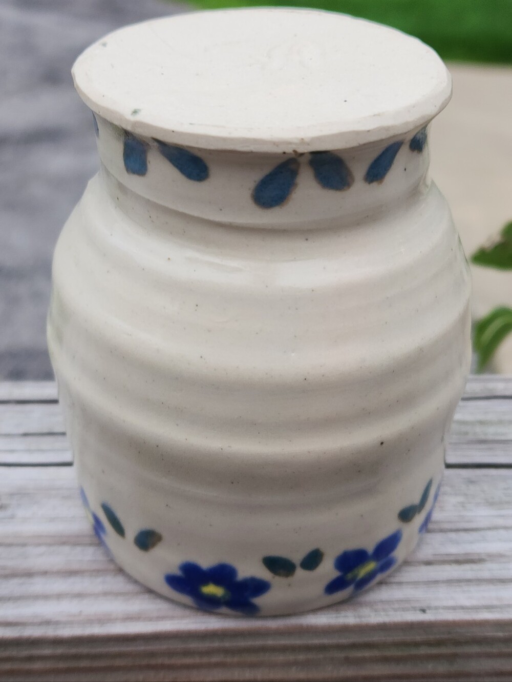 Studio Pottery Stemless Wine Glass Tumbler Mug Floral Signed 12oz White Blue - Picture 6 of 6